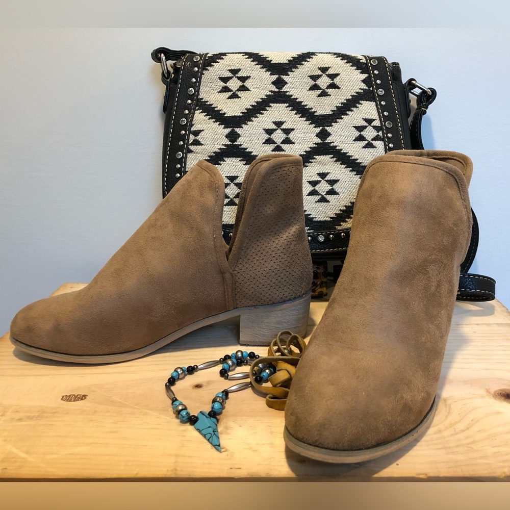 Seven7 Soho Western Look Tan Suede Block Heel Ankle Boots Size 10